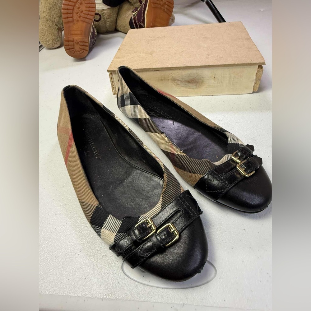 Burberry Beige Plaid Leather Cap Toe Flats - Picture 11 of 12